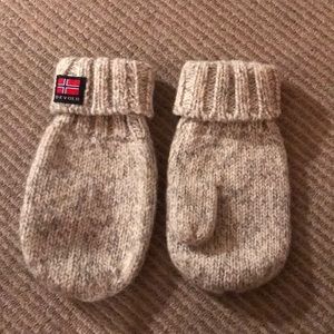 Brand New Wool Mittens